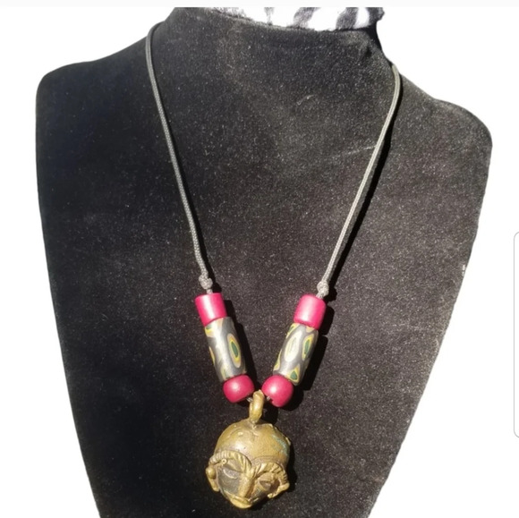 VINTAGE BRASS AFRICAN TRIBAL MASK PENDANT NECKLACE - Picture 1 of 5